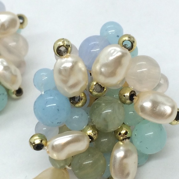 3/$30 VINTAGE 60S FAUX PEARL CLUSTER GREEN BLUE BUTTON DANGLE EARRINGS MCM - Picture 12 of 12